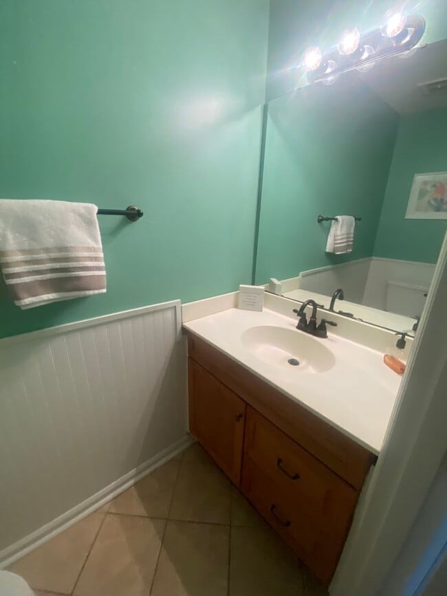 Photo - Golf Colony 12 F