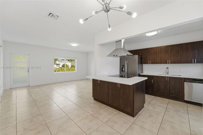 Building Photo - 570 NW 49th St