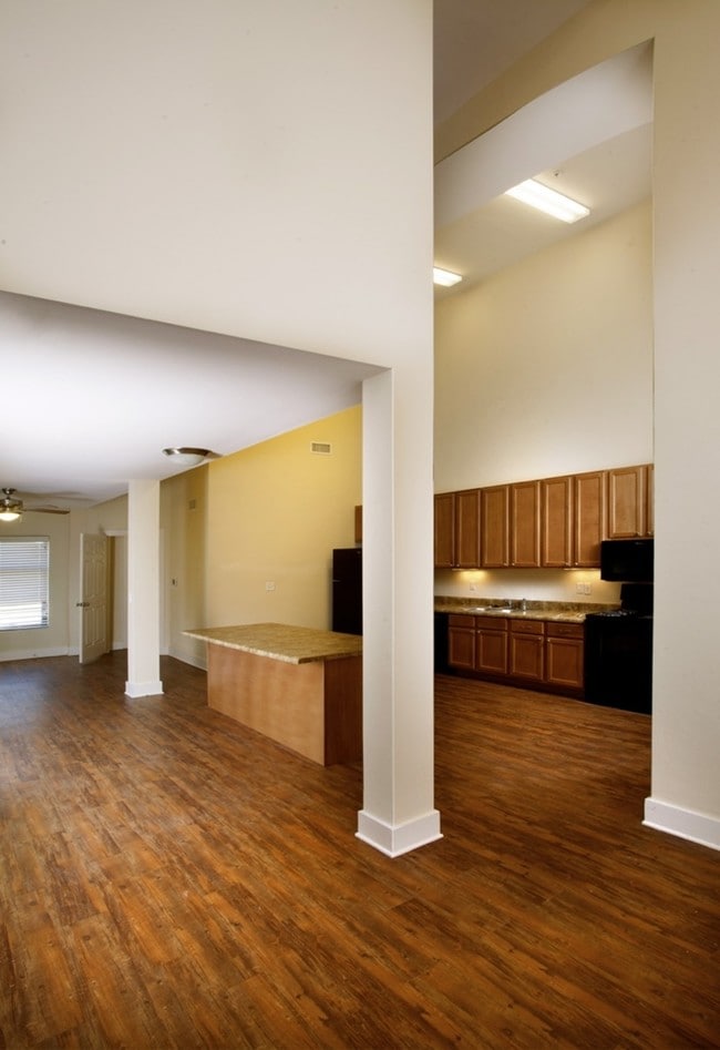 Blooms Apartments
