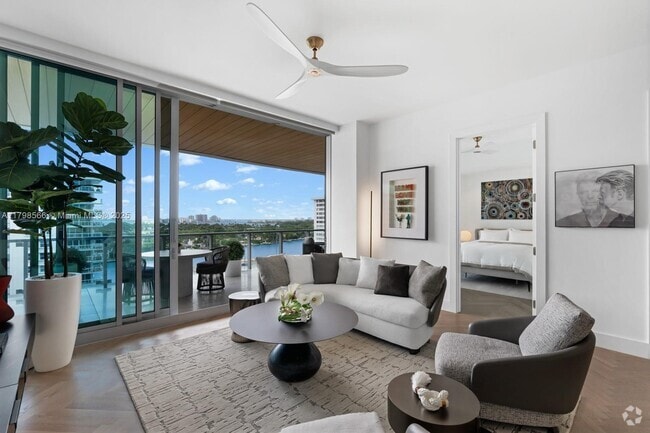 Building Photo - 5775 Collins Ave Unit 1005 Rental
