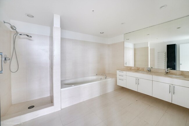 Photo - Spacious 3-Bedroom Bayfront Residence in North Bay Village