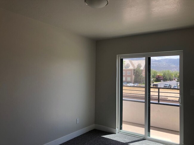 Photo - 3 Bedroom Bright and Spacious with Balcony