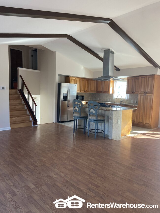 Photo - 750 Hyde Park Dr