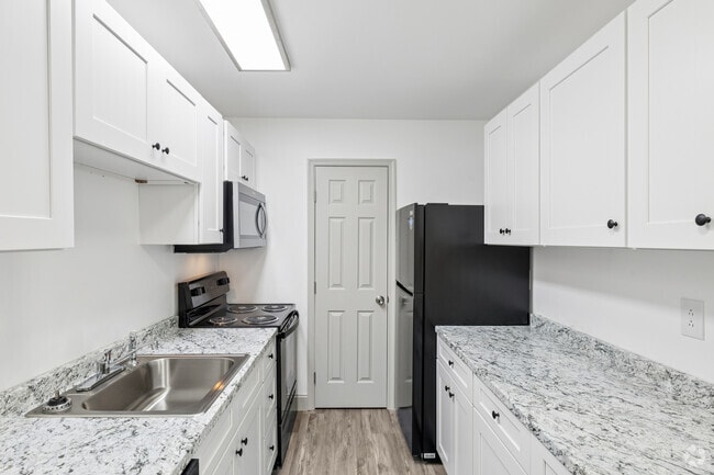 Platinum - 2BR - 2BR, 2BA - 950SF - Kitchen