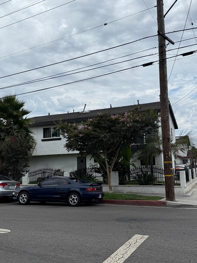 Front View - 1875 Lemon Ave Unit B