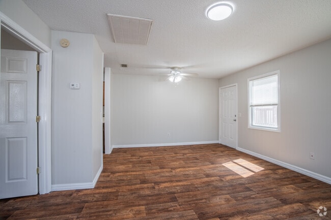 1BR, 1BA - 640SF - Living Room - Willow Way Apartments