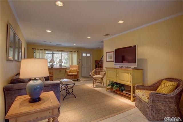 Photo - 85 Jefferson Blvd