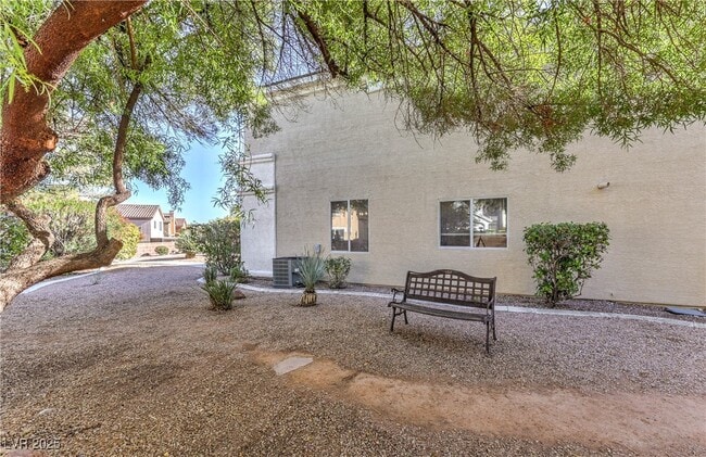 Photo - 9900 Calabasas Ave