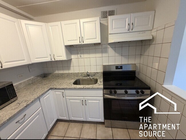 Photo - 2025 W Granville Ave Unit 305