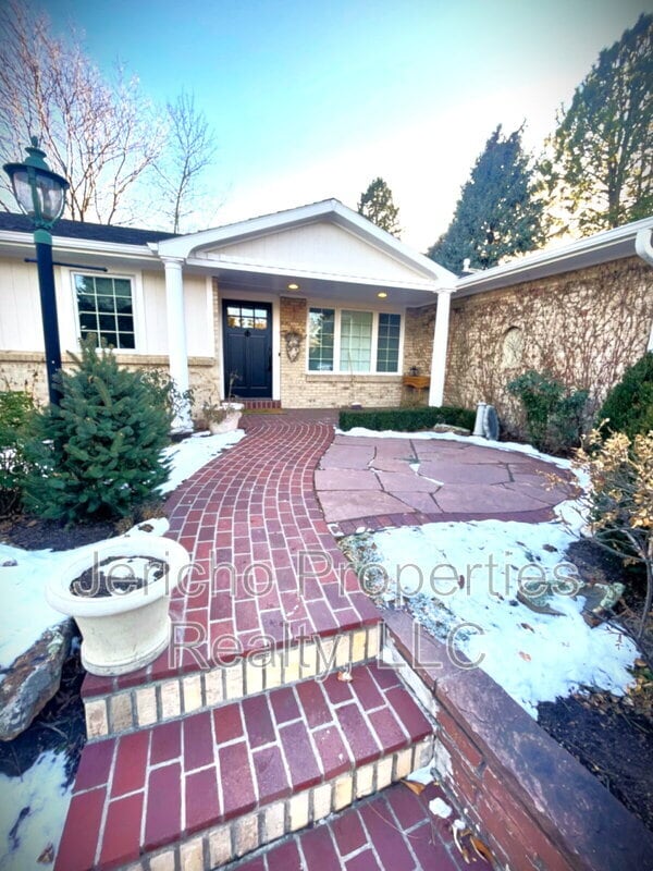 Building Photo - 5317 South Cimmaron Road