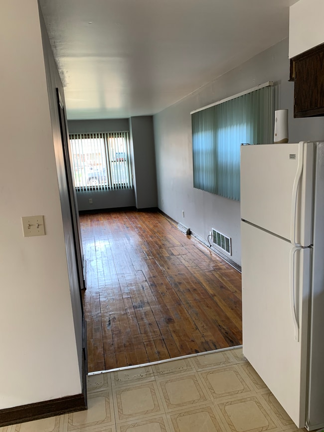 Photo - 114 E 23rd St