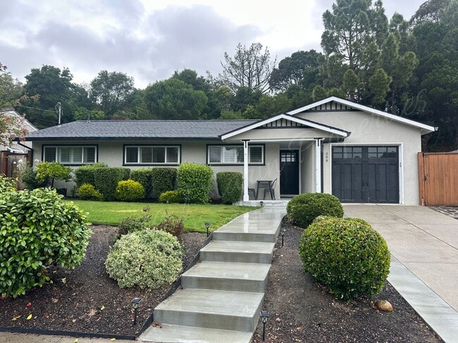 Building Photo - Lovely Home Close to All Amenities ~ Bel Aire Estates