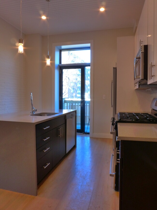 Building Photo - 33 Lenox St