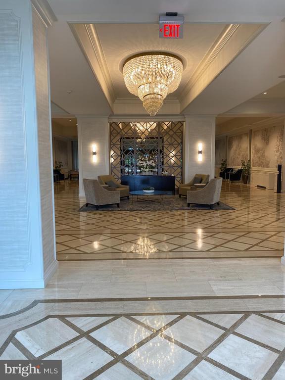 Building Photo - 5225 Pooks Hill Rd Unit 329S