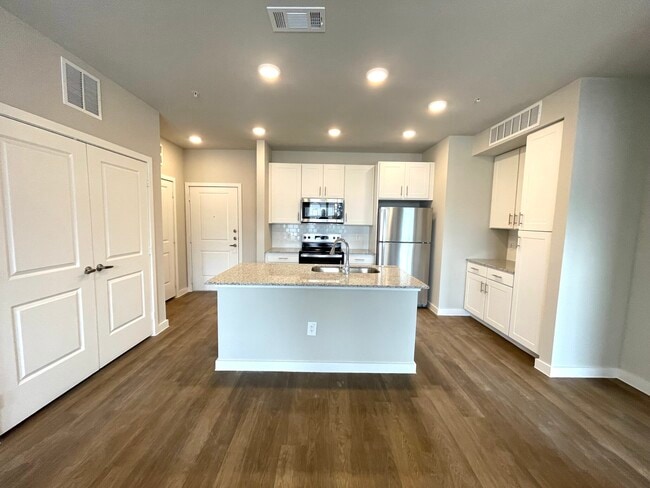 Building Photo - 1325 Choate Pkwy Unit 9102