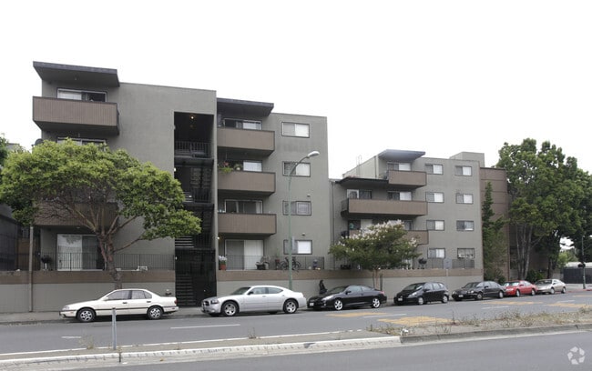 Foto principal - Lakeview Towers