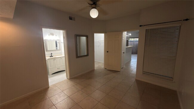 Photo - 10855 Meadowglen Ln Unit 1009