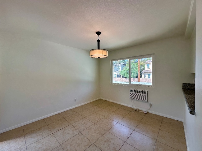 Photo - 1991 Evergreen St Unidad 1997