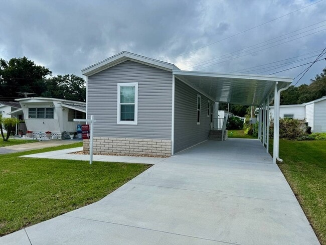 887 E Colonial Cir