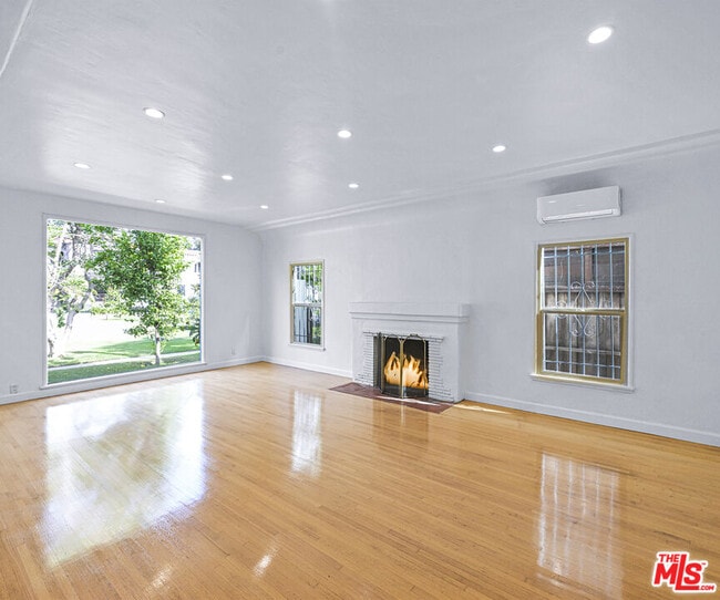 Photo - 1119 S Crescent Heights Blvd