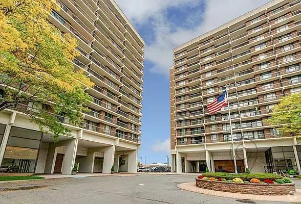 Building Photo - 150-38 Union Tpke Unit 10J Rental