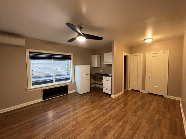 Photo - 2405 Hennepin Ave