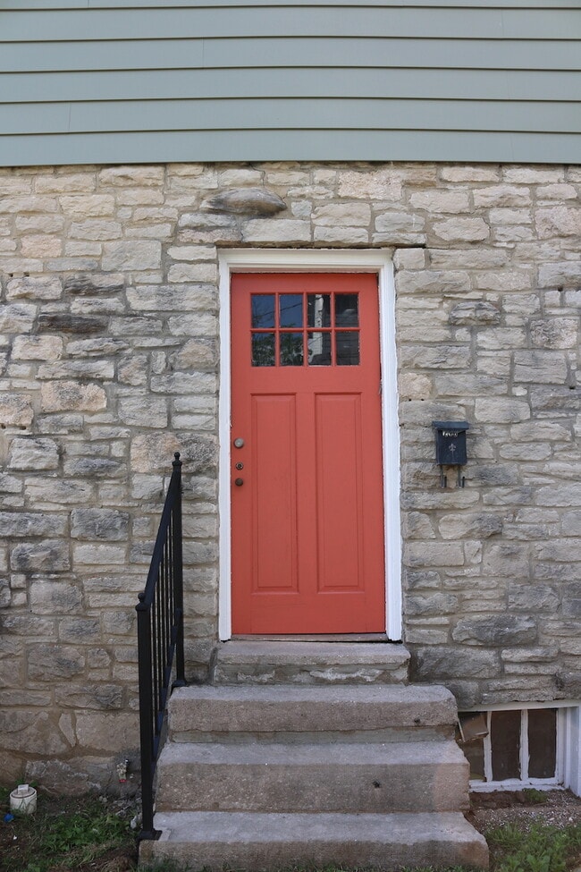 Apt B Entrance - 210 W Poplar St Unit B