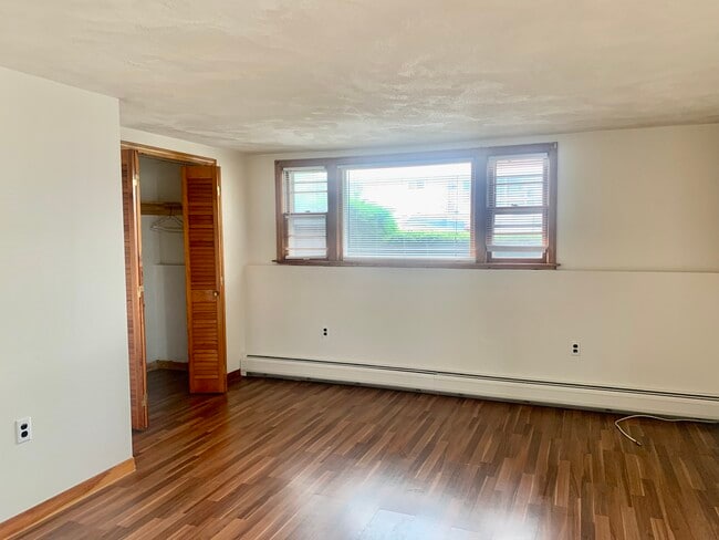 living room - 93 Sigourney St Unit 1