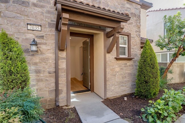 Building Photo - Beautifully Upgraded 2019-Built 4 Beds 3.5 Baths 2109 Sqft Home in Eastvale!