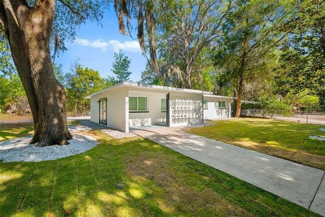 Photo - 1919 NE 17th Dr