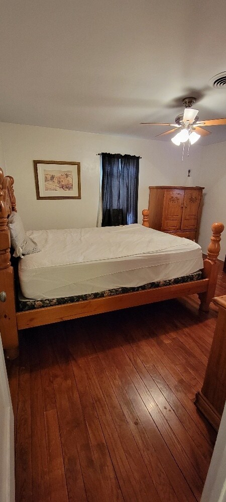 Photo - 705 N Elm St