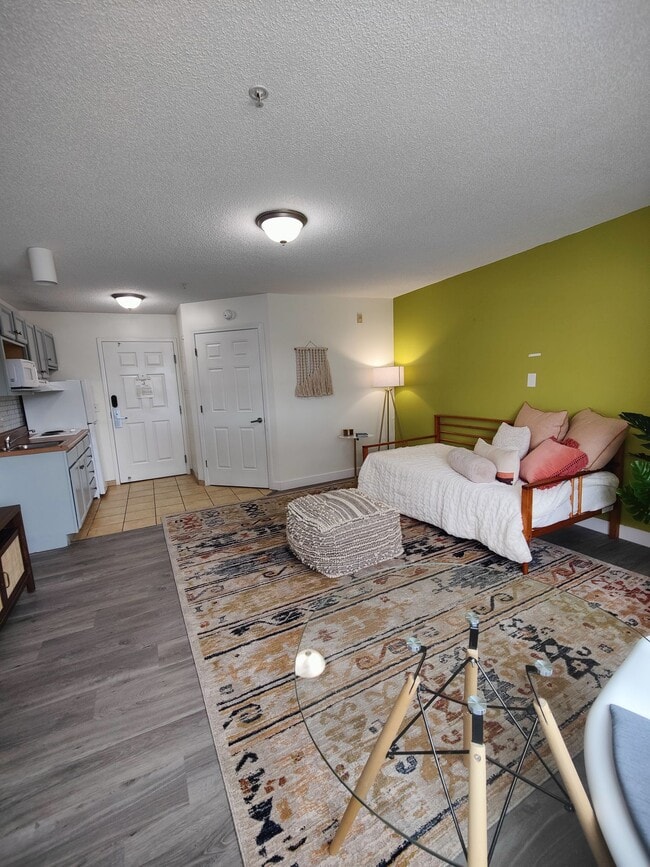 Photo - SHORT TERM RENTAL- FURNISHED STUDIO- 90 DA... Unidad 141