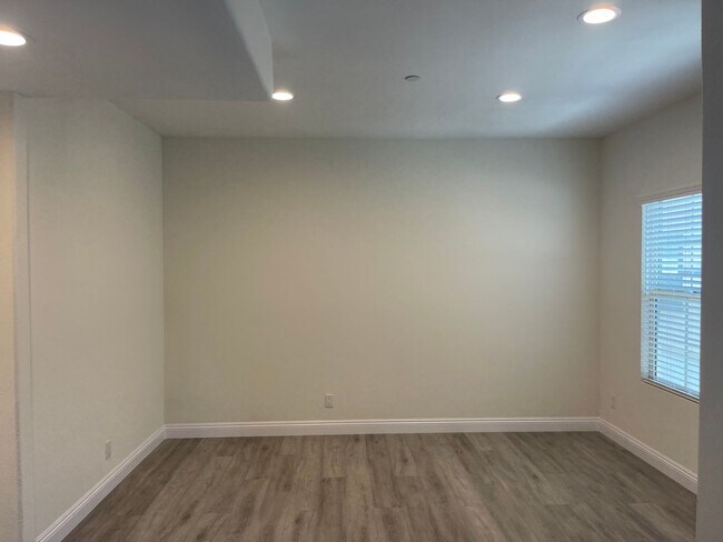 23 Christina St