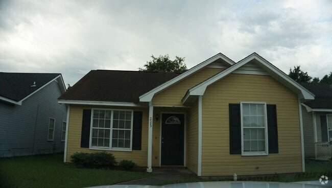 Building Photo - Charming and convenient Rental