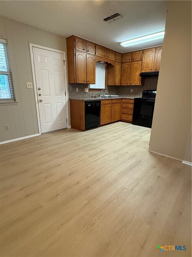 Photo - 482 Kerlick Ln