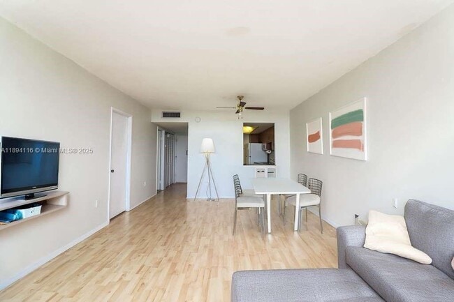 Photo - 1351 NE Miami Gardens Dr Unidad 1001E