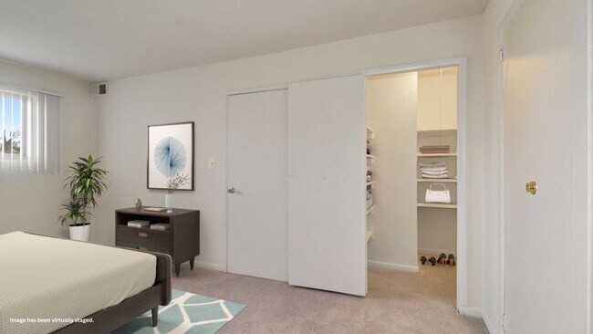 Barclay Square Apartments