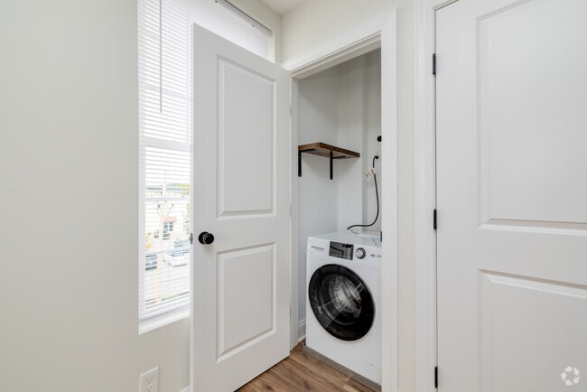 2BR, 1BA - 997SF - In Unit Laundry - 112 Washington Ave