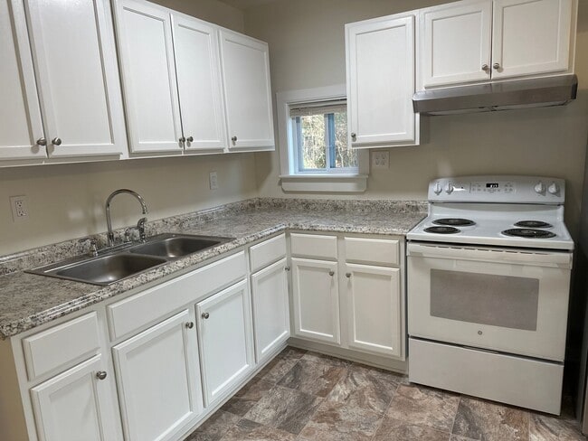 Photo - 2 Bedroom 1 Bath cottage with Lake View!