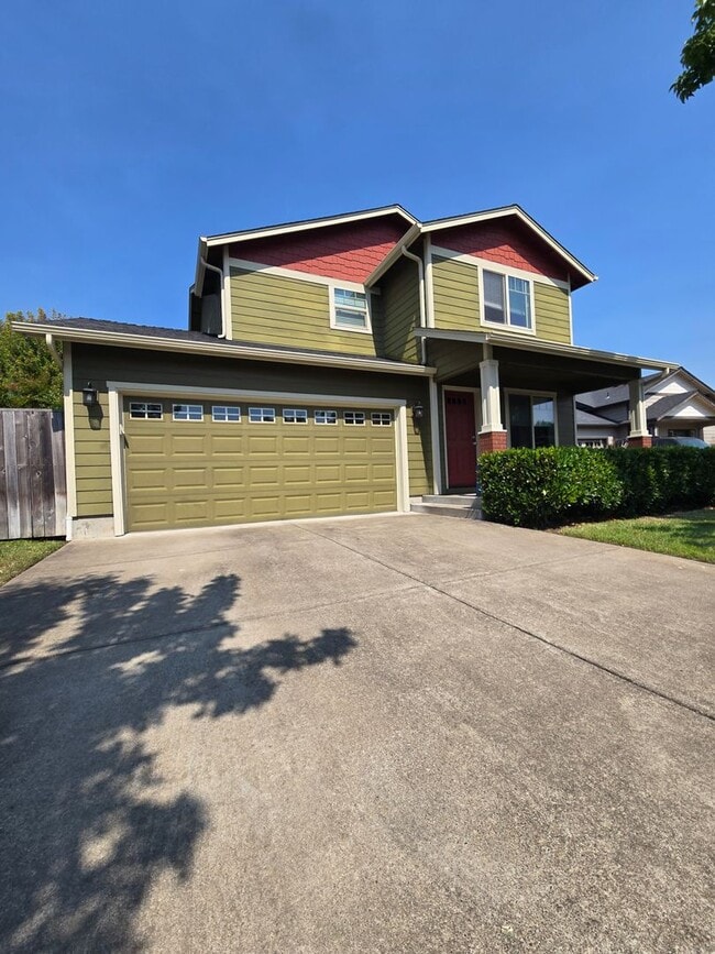 Building Photo - 825 NW Hickory St