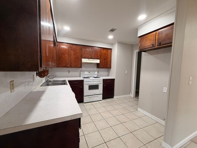 801 Sequoyah Way