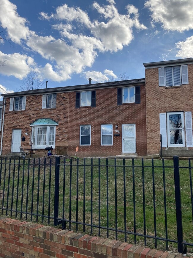 Photo - 1605 Addison Rd S