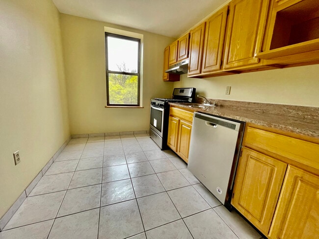 Photo - 268 Broadway