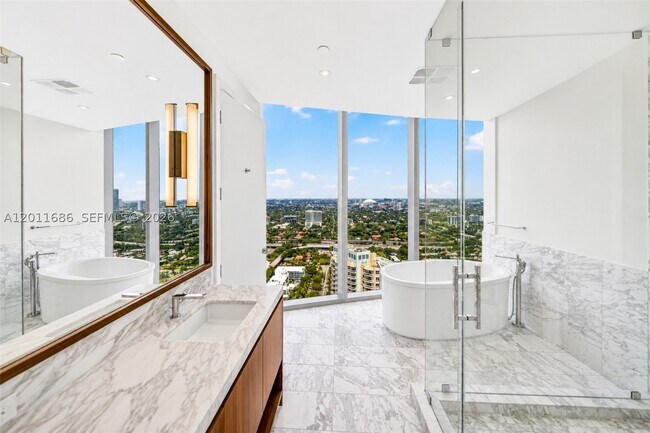 Photo - 175-125 3303 Unit 3303