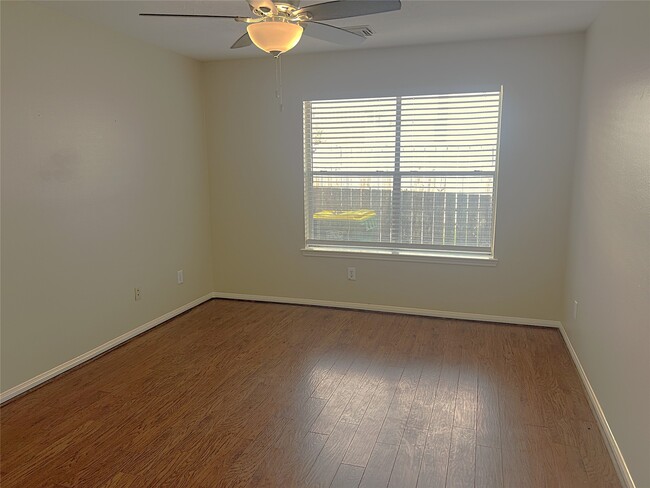 Photo - 4910 Linden Pl