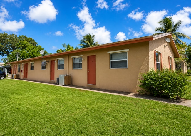 Building Photo - 497 NW 40th Ct Unit 3