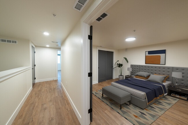Live/Work Townhome - Sol Apartments