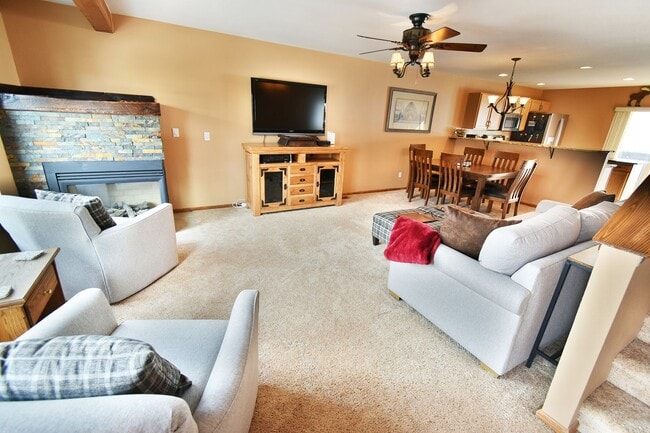 Photo - 267 Kestrel Ln