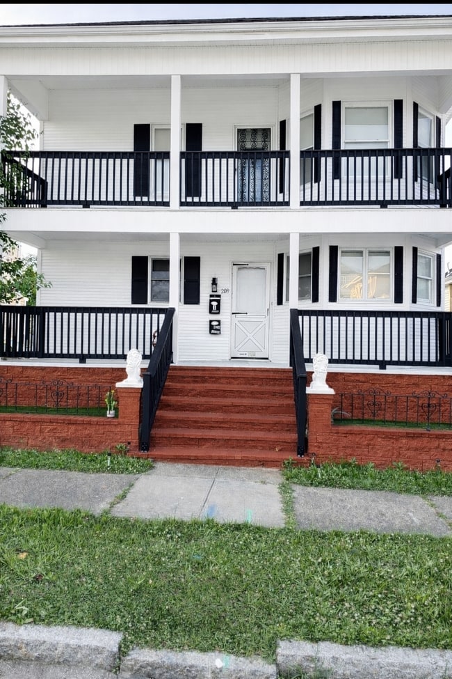 Building Photo - 209 Princeton St Unit 209 Princeton St 2