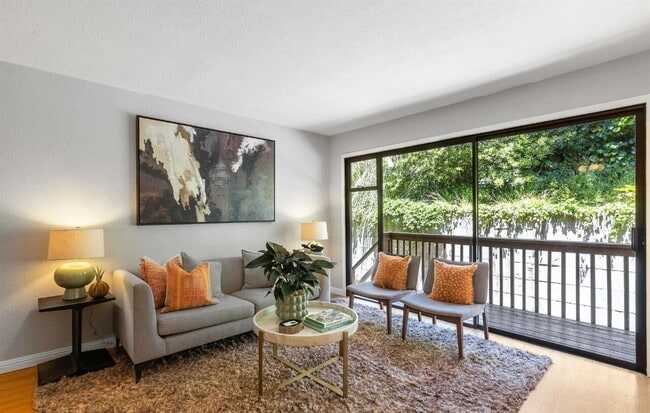 Building Photo - "Chic 1-Bedroom Gem with Elegant Finishes & Central Vacuum on Monterey Blvd!"